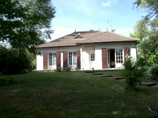 Villa style île de France , terrain 1733 M² - Colombiers (86490)