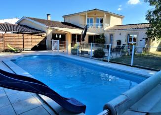 Maison de 180 m² avec piscine - Eysines (33320)