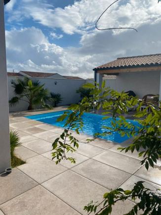 Maison 137m² de plain-pied avec 3 chambres + garage + piscine à Périgny - Périgny (17180)