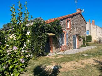 Maison en pierre - Lathus-Saint-Rémy (86390)