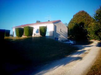À vendre agréable maison de campagne sur sous-sol - Vouthon (16220)