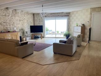 Maison en pierre rénovée - Sainte-Eulalie (33560)