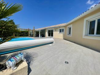 Maison avec piscine / Saint-Genès-de-Blaye - Saint-Genès-de-Blaye (33390)