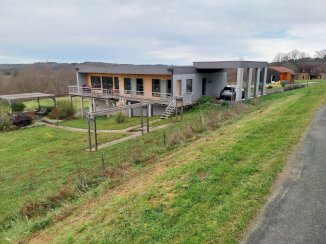 MAISON MODERNE DE PLAIN-PIED DE 4 PIÈCES 140 M2 - Loubejac (24550)