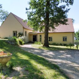 Demeure contemporaine nichée dans un écrin de verdure - Saint-Cyprien (24220)