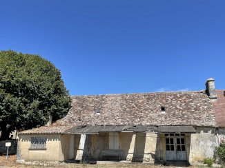 Maison de bourg à rénover, avec jardin - Naussannes (24440)