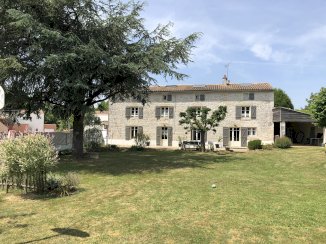 Jolie longère en pierre - NIORT (79000)