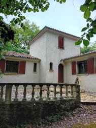Belle maison à rafraîchir | Quartier résidentiel. Proche Saintes rive gauche - Saintes (17100)