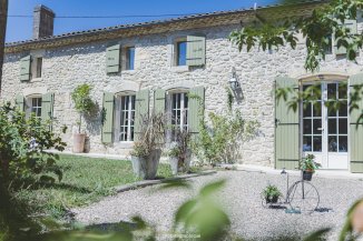 Maison en pierre rénovée – 218 m² au sol – Vue panoramique – 3 suites – Jardin – Berson ( bordeaux ) - Berson (33390)