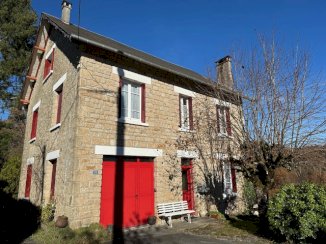 Maison en pierre dans village médiéval - Corrèze (19800)