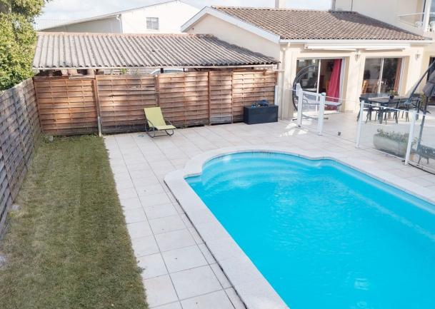 Maison de 180 m² avec piscine - Photo 10 - Eysines