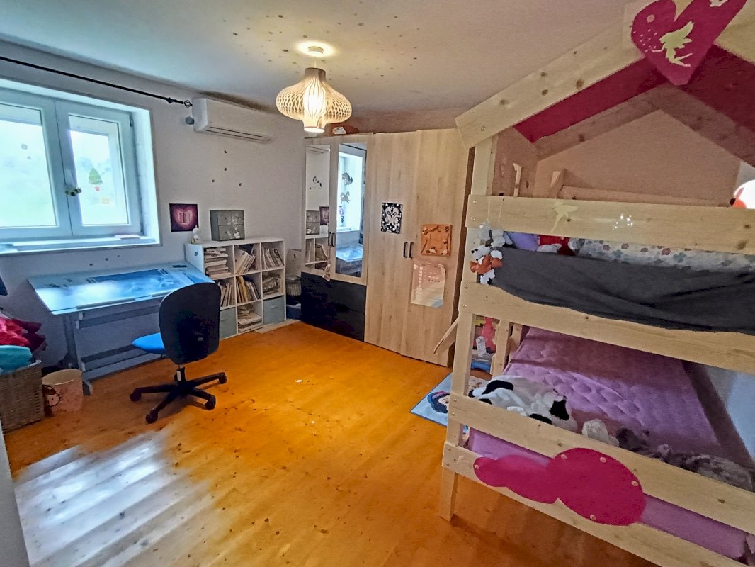 Maison en pierre 168 m² - Photo 10 - Villefranche-de-Lonchat