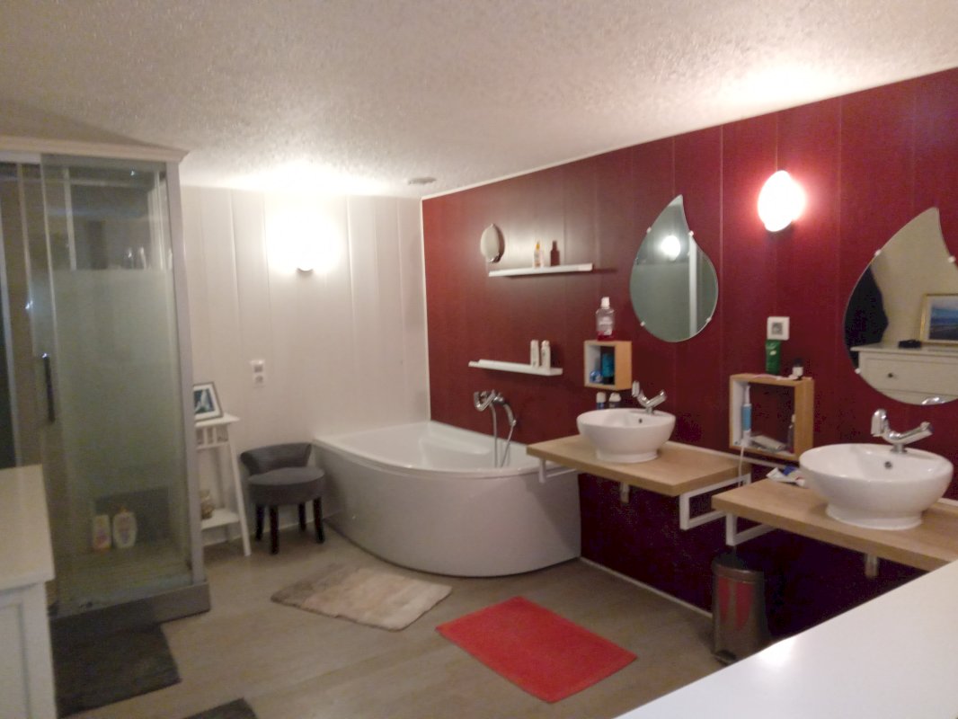 VD MAISON DE VILLAGE ATYPIQUE 185M2 + PISCINE + GARAGE - Photo 10 - Guîtres