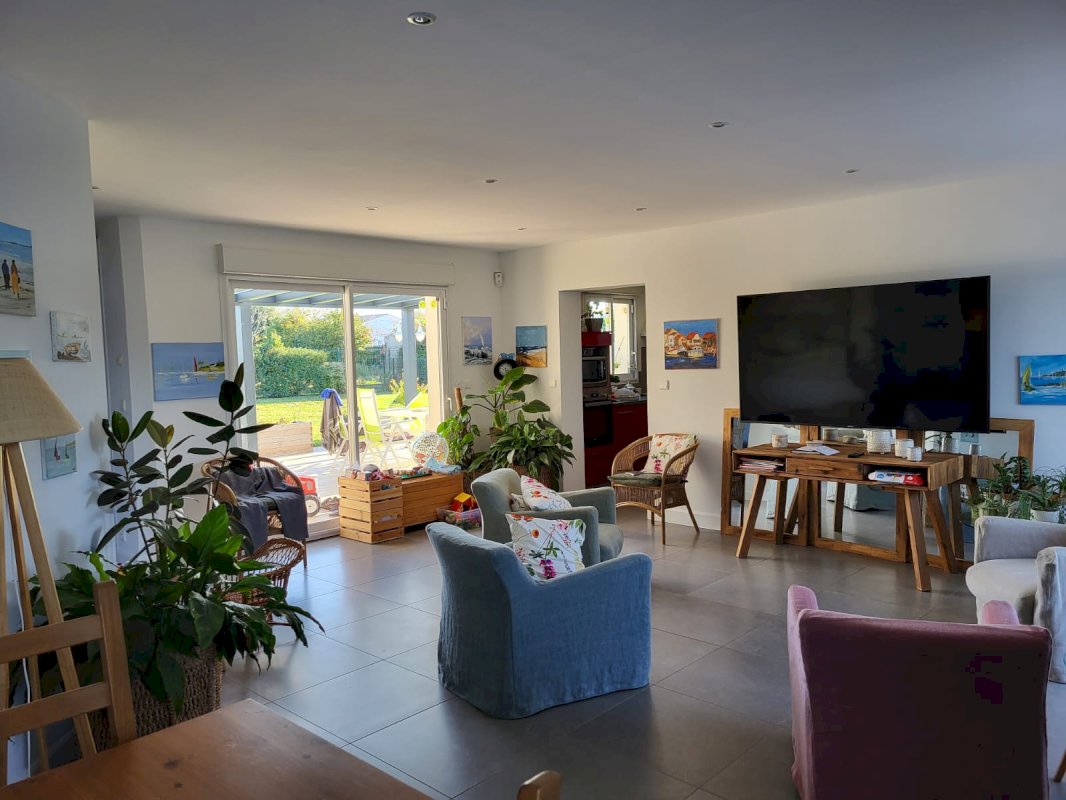 Maison 4 chambres + bureau, piscine et terrain arboré 2400 m², à 15 mn du centre de Saintes - Photo 10 - Thénac