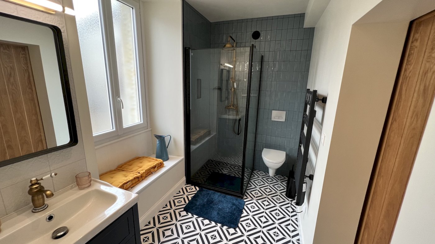 Maison Magnifiquement Rénovée au Cœur de Treignac - Photo 11 - Treignac