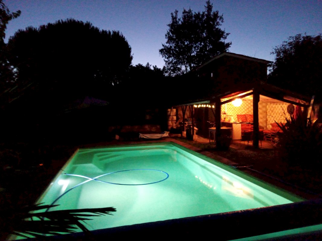VD MAISON DE VILLAGE ATYPIQUE 185M2 + PISCINE + GARAGE - Photo 12 - Guîtres
