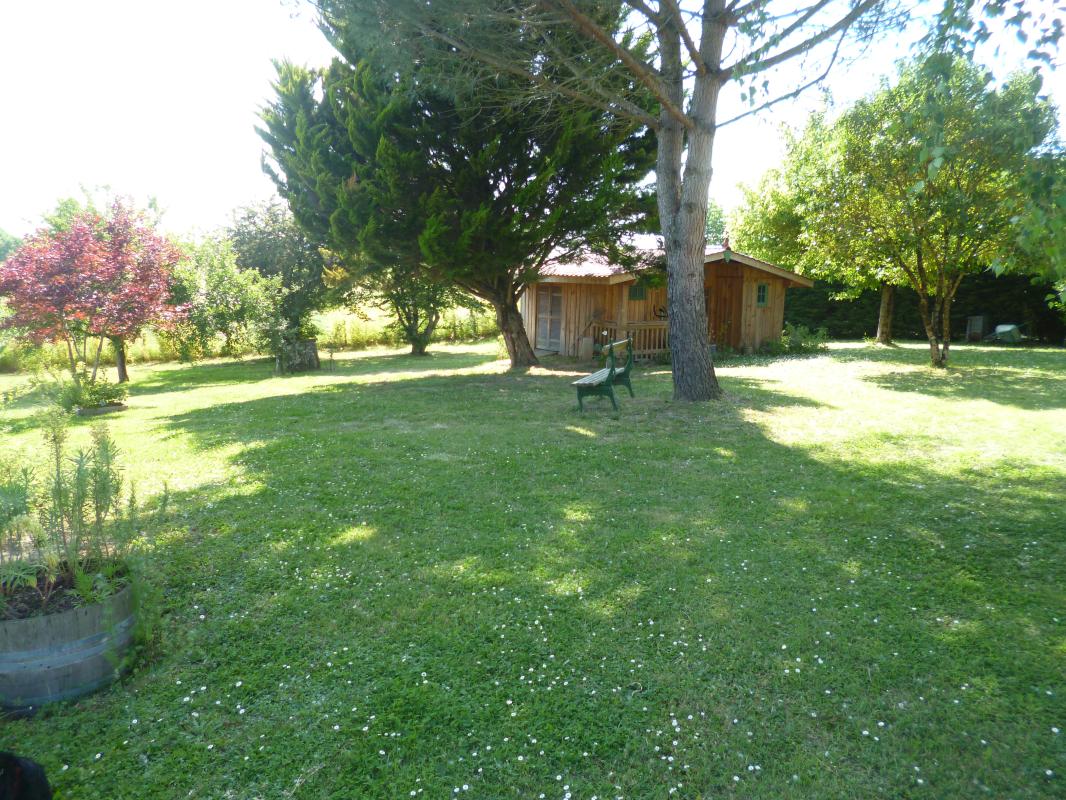 Maison de 240m², 4/5 chambres, dépendances, terrain de 2000m² - Photo 12 - arbis