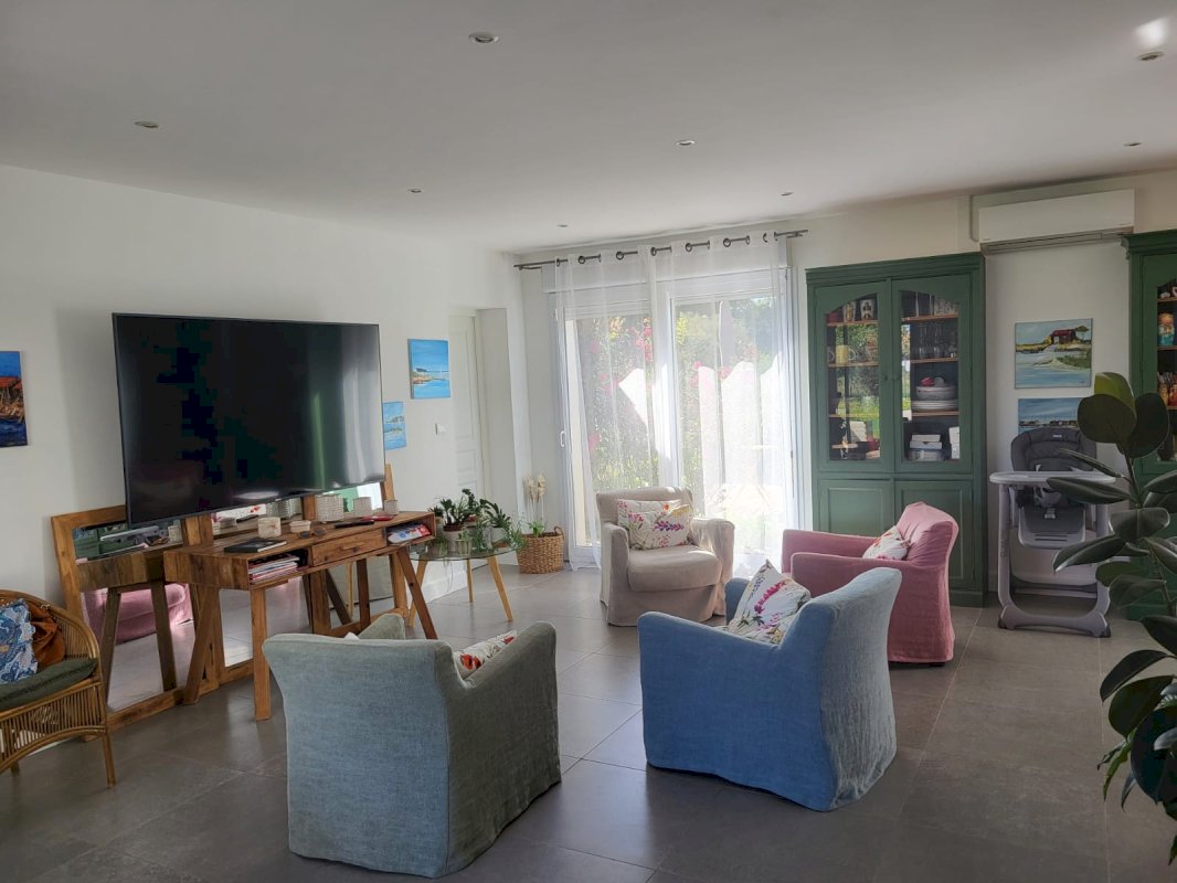 Maison 4 chambres + bureau, piscine et terrain arboré 2400 m², à 15 mn du centre de Saintes - Photo 12 - Thénac