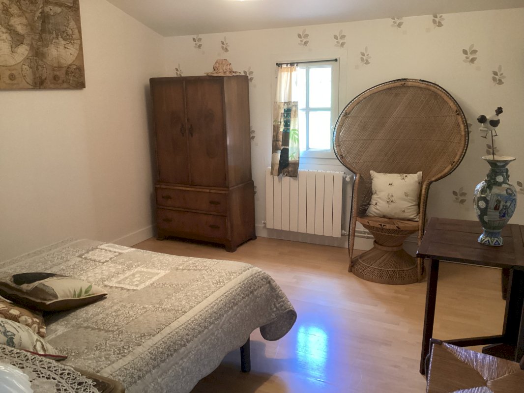 Maison centre ville 7 pièces + studio sur terrain 830 m² - Photo 13 - Jonzac