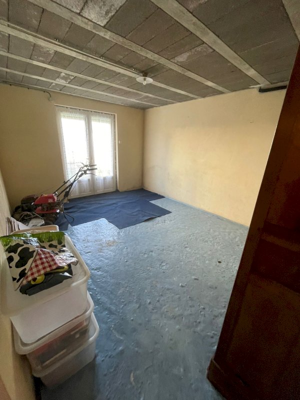 Maison lumineuse, 132 m² habitables, comprenant 7 pièces sur un terrain de 646 m² - Photo 13 - Ruffec