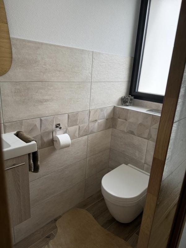 Maison 137m² de plain-pied avec 3 chambres + garage + piscine à Périgny - Photo 14 - Périgny