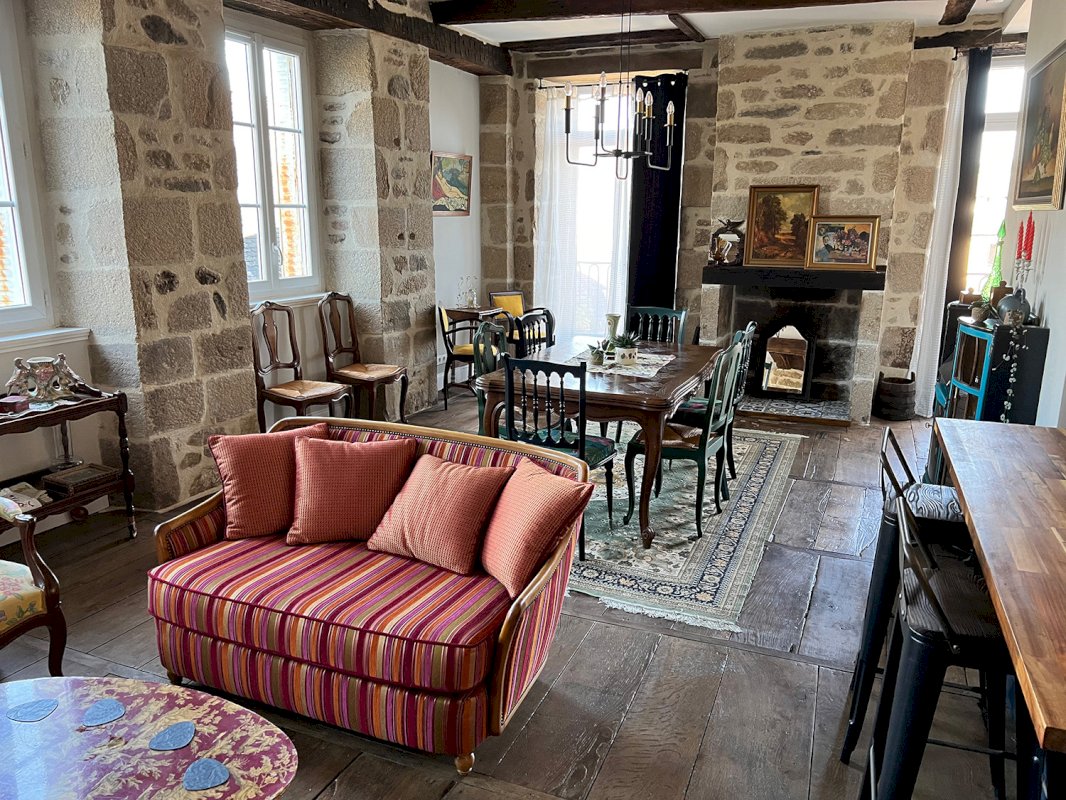 Maison Magnifiquement Rénovée au Cœur de Treignac - Photo 14 - Treignac