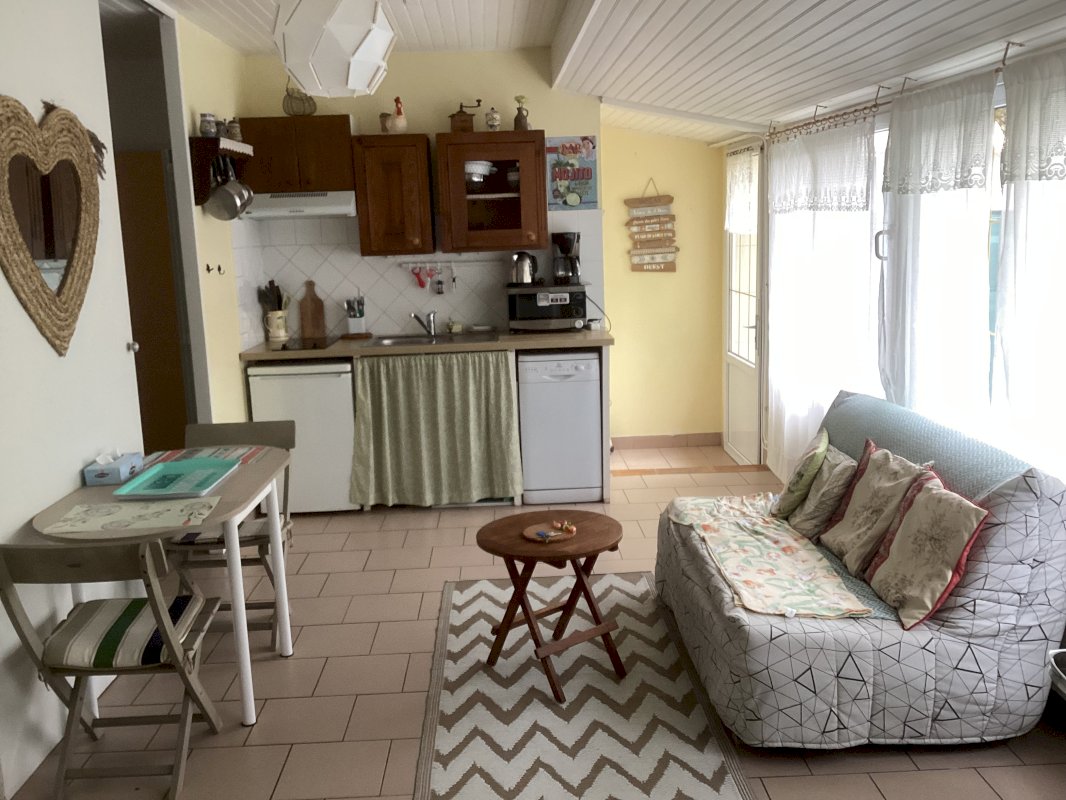 Maison centre ville 7 pièces + studio sur terrain 830 m² - Photo 14 - Jonzac