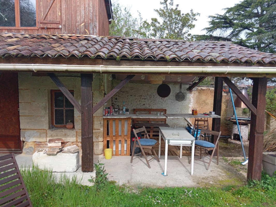 VD MAISON DE VILLAGE ATYPIQUE 185M2 + PISCINE + GARAGE - Photo 14 - Guîtres