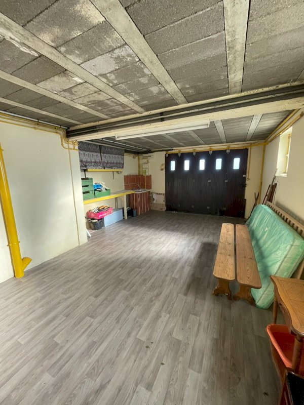 Maison lumineuse, 132 m² habitables, comprenant 7 pièces sur un terrain de 646 m² - Photo 14 - Ruffec