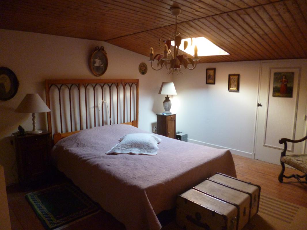 Maison de 240m², 4/5 chambres, dépendances, terrain de 2000m² - Photo 14 - arbis