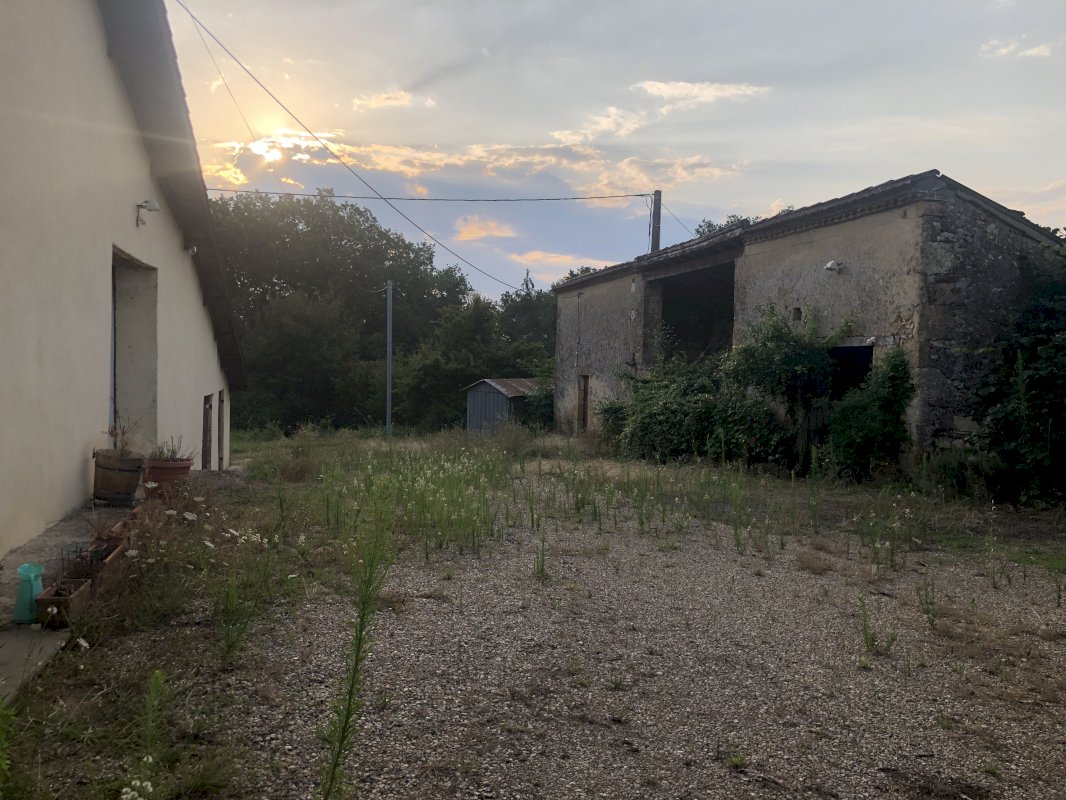À vendre ancienne ferme - Photo 15 - Juillac