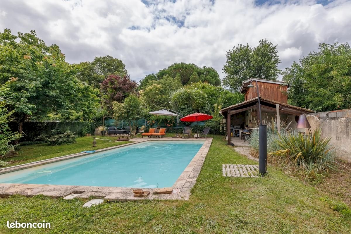 VD MAISON DE VILLAGE ATYPIQUE 185M2 + PISCINE + GARAGE - Photo 15 - Guîtres