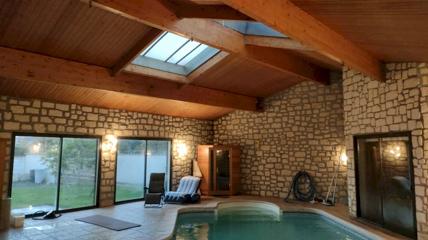 Maison avec piscine interieure - Photo 1 - Cours-de-Pile