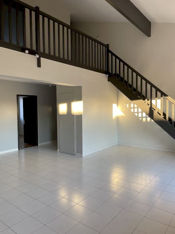Appartement 5 pièces - Photo 1 - Angoulême