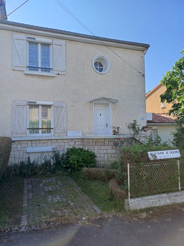 Maison jumelée en pierre année 50 - Photo 1 - Poitiers