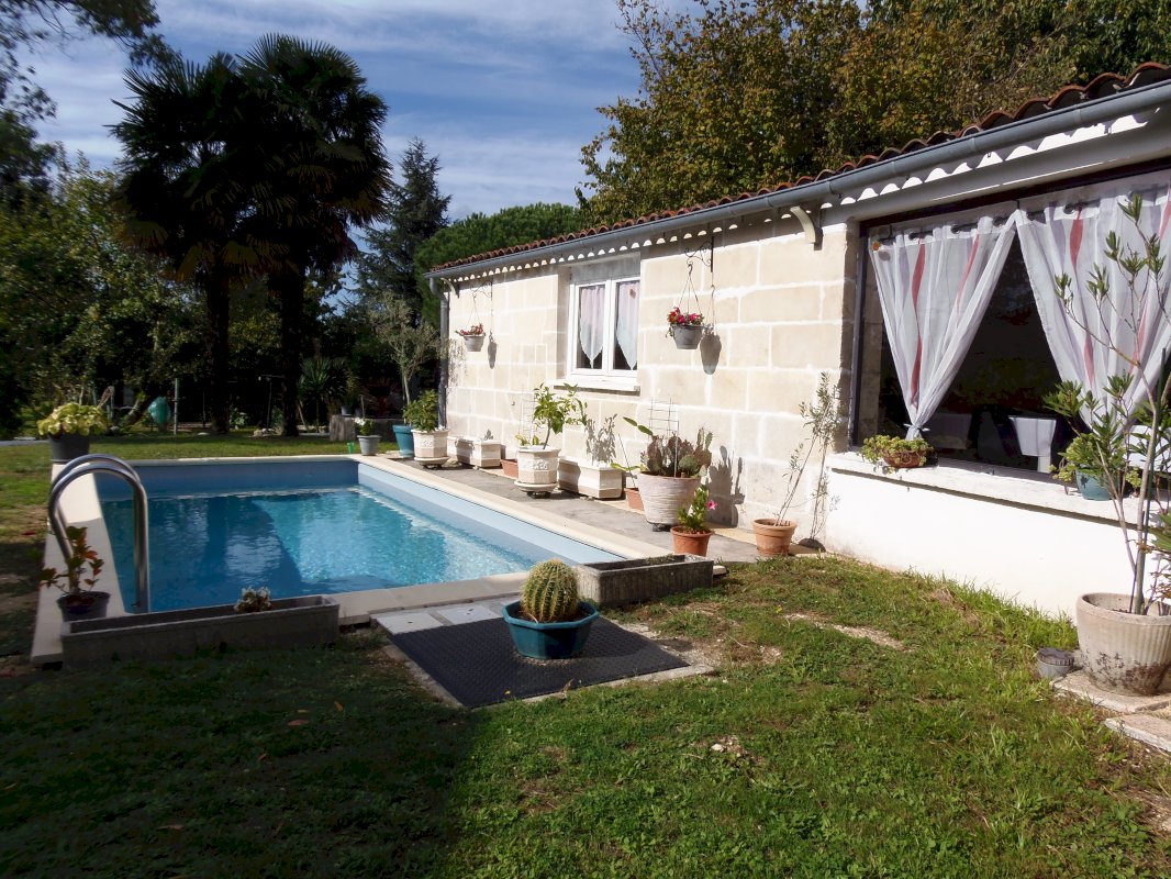 Maison de 260 m² + 2 gites - Photo 1 - Floirac