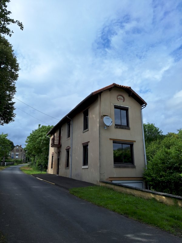 Maison habitation sur sous sol - Photo 1 - Verneuil-sur-Vienne
