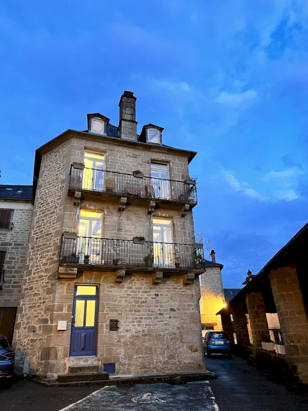 Maison Magnifiquement Rénovée au Cœur de Treignac - Photo 1 - Treignac