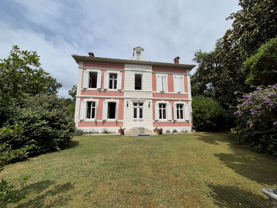 Maison de maître - Photo 1 - Lesperon