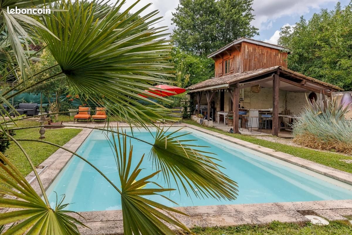 VD MAISON DE VILLAGE ATYPIQUE 185M2 + PISCINE + GARAGE - Photo 1 - Guîtres
