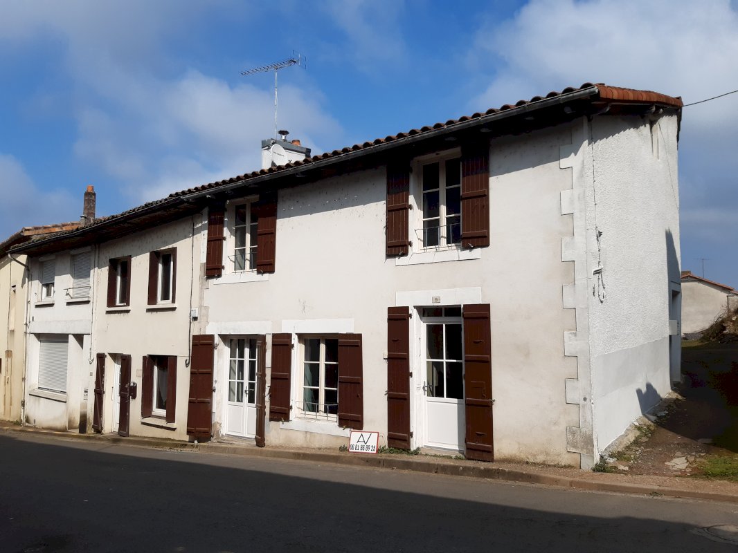 Maison + grange attenante + jardin séparé - Photo 1 - Availles-Limouzine