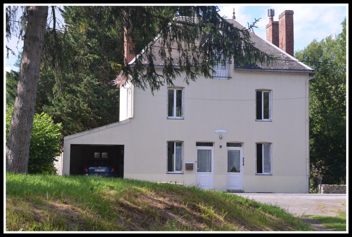 Grande maison traditionnelle rénovée - Photo 1 - Chambon-sur-Voueize