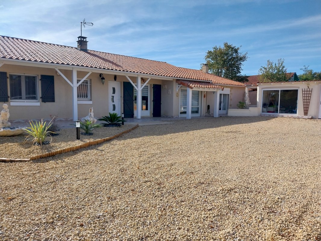 Pavillon avec piscine - Photo 1 - La Ferrière-Airoux
