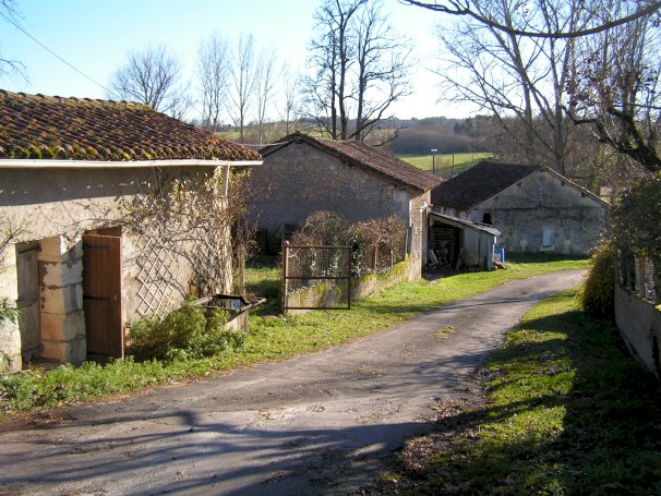 Maison à la campagne - Photo 2 - Champagne-et-Fontaine