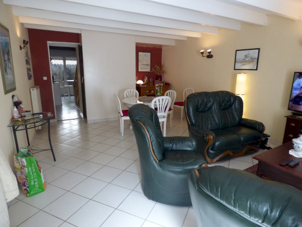 Vente en viager occupé | Maison entièrement rénovée - Photo 2 - Chef-Boutonne