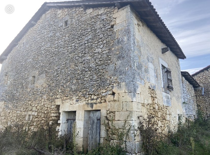 Maison et granges en pierres - Photo 2 - Chapdeuil