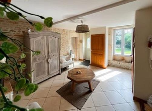 Maison Charentaise rénovée - Photo 2 - Beurlay