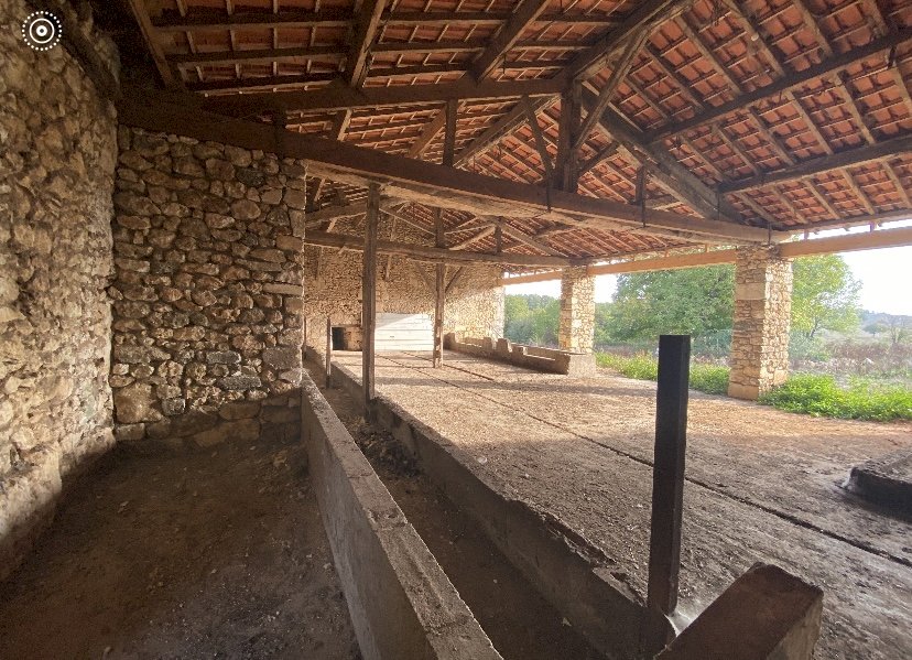 Maison et granges en pierres - Photo 3 - Chapdeuil