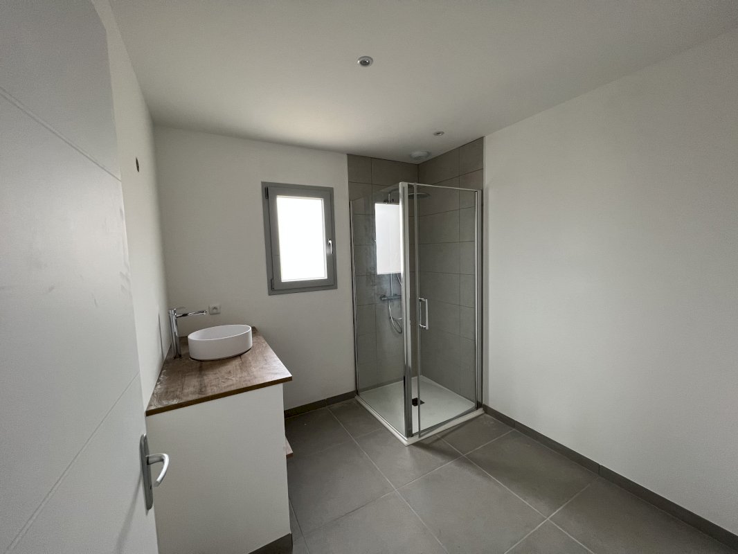 MAISON NEUVE À NOUAILLÉ MAUPERTHUIS - Photo 3 - Nouaillé-Maupertuis