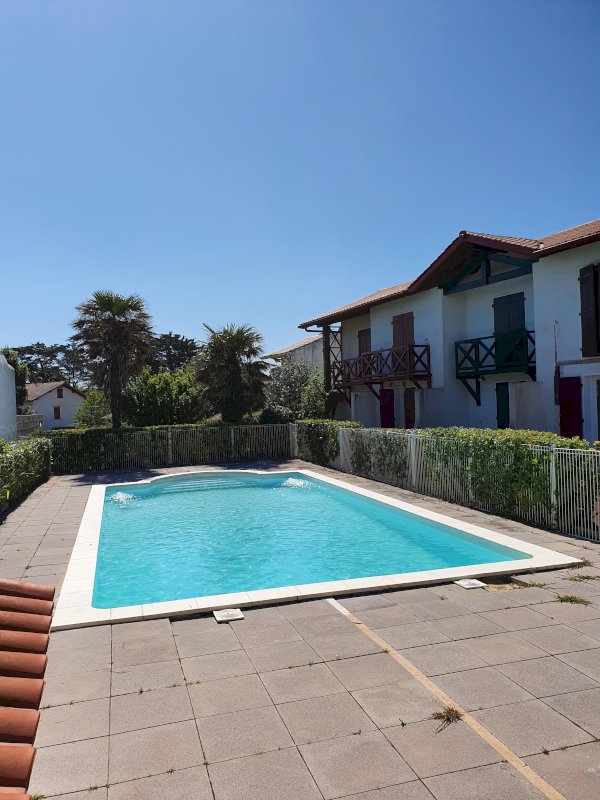 T3 de 55m² dans quartier résidentiel avec parking, piscine, vue océan - Photo 3 - Bidart